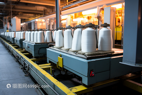 自動(dòng)化工廠中整齊排列的紗線